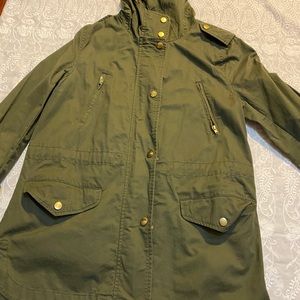 Trench coat in olive color with hoodie